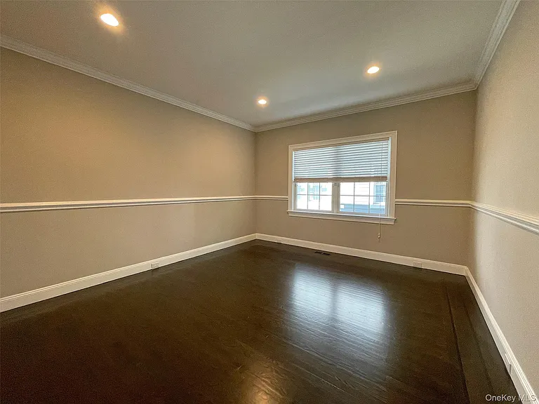 1019 Grove St — Photo 4