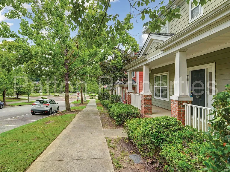 429 S Pickens St — Photo 2
