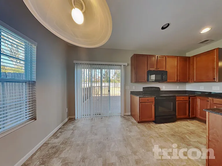 1068 Countess Ln — Photo 5