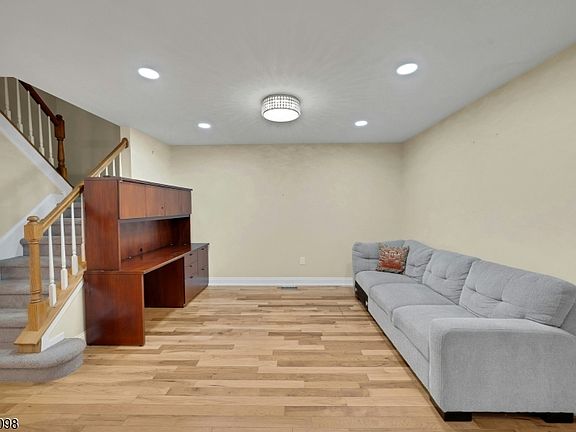 5th image of 34 Eider Ct