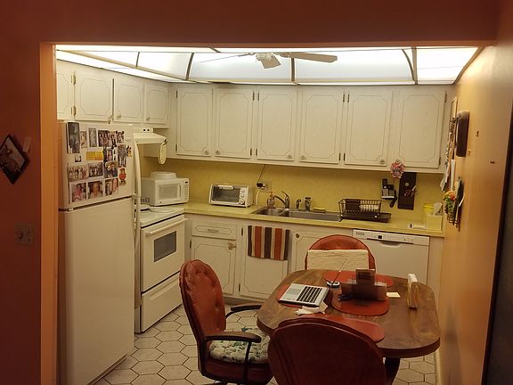 3rd image of 2051 Berkshire #C