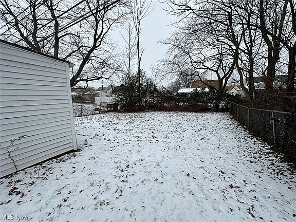 4th image of 13507 Thraves Ave