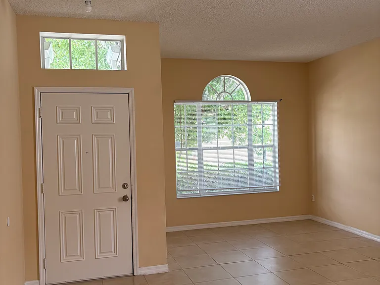 906 Glen Abbey Cir — Photo 7
