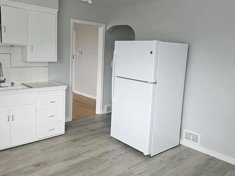 557 E 6th Ave #E