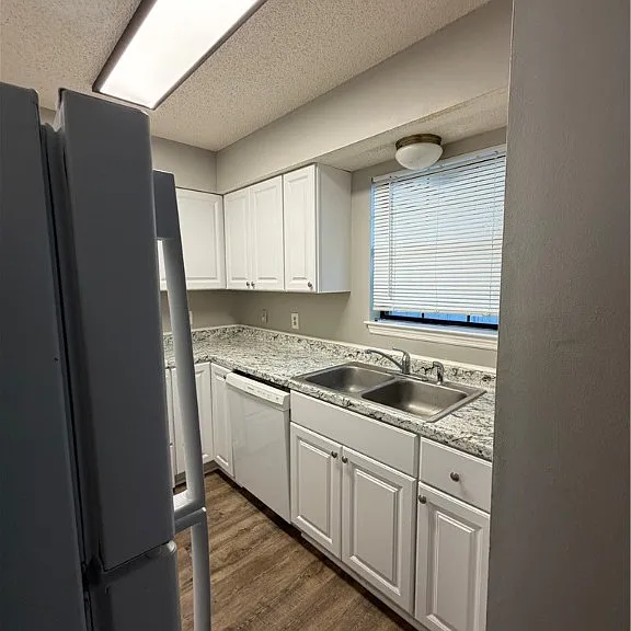 98 Hidden Lake Ct — Photo 6