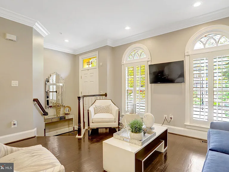 422 Pendleton St — Photo 6