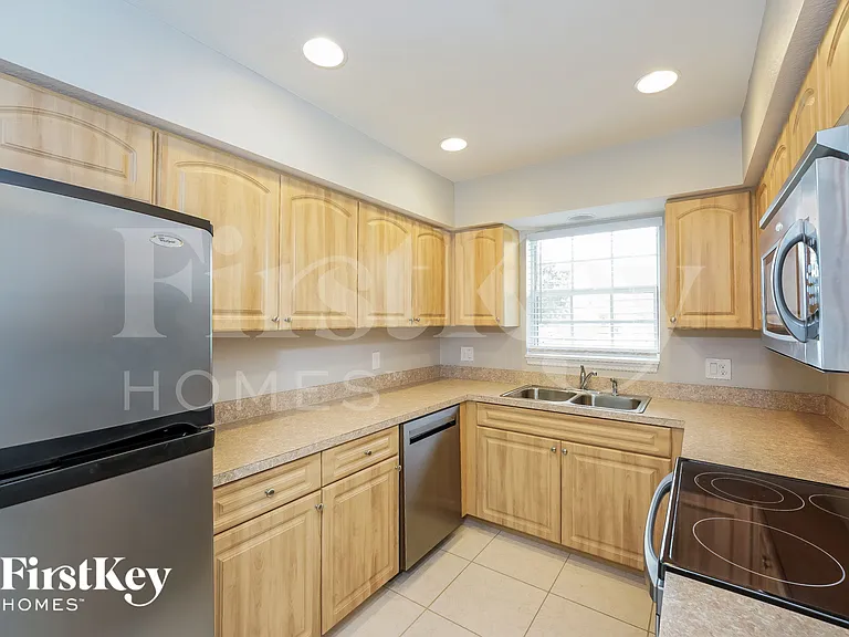 21426 Glendale Ave — Photo 5