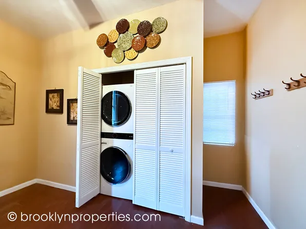 2906 Voorhies Avenue image 8 of 19