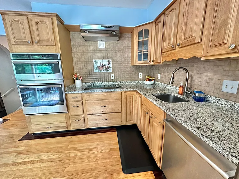 103 Staunton Ct — Photo 3