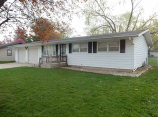 1318 Nicholson Rd, Lincoln, IL 62656