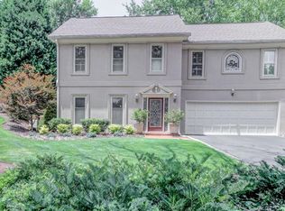 2 Ridgemere Trce, Sandy Springs, GA 30328