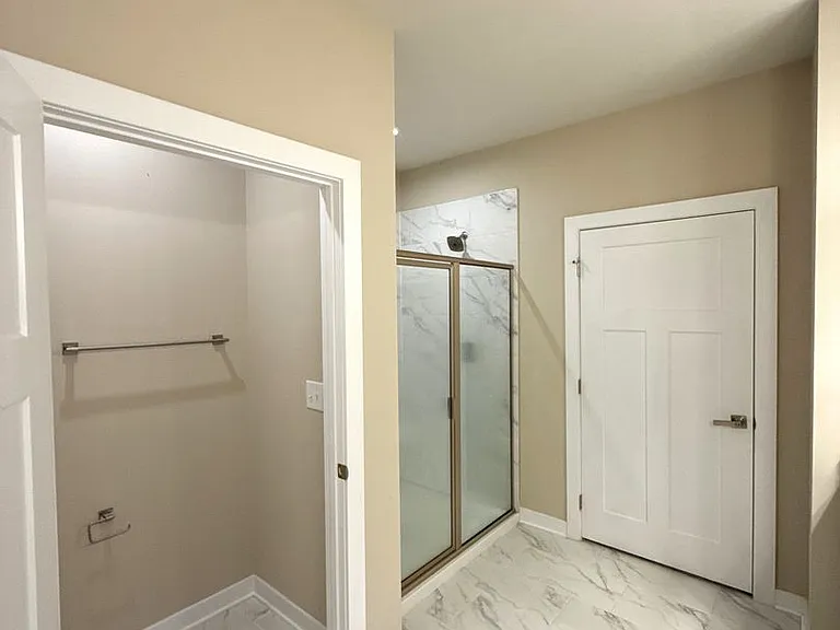 8807 Chapel Grove Crossing Dr — Photo 17