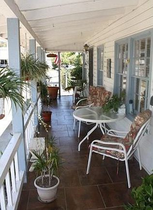 4th image of 924 S Magnolia Ave