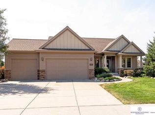 1401 Lake Vista Cir, Papillion, NE 68046