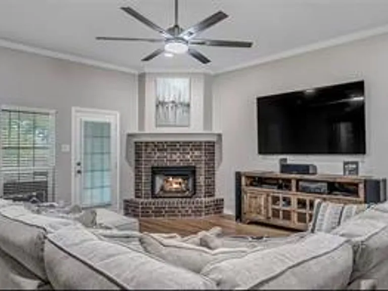 903 Whitewing Ln — Photo 4