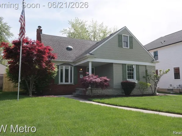 2120 Vinsetta Blvd, Royal Oak, MI 48073