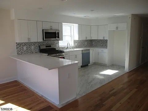 2nd image of 531-533 Sandford Ave #2