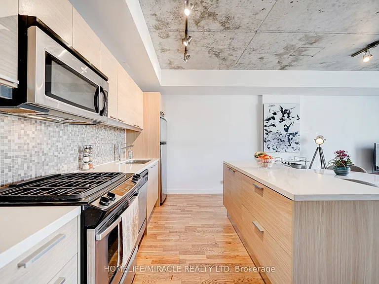 25 Oxley St #701 — Photo 16