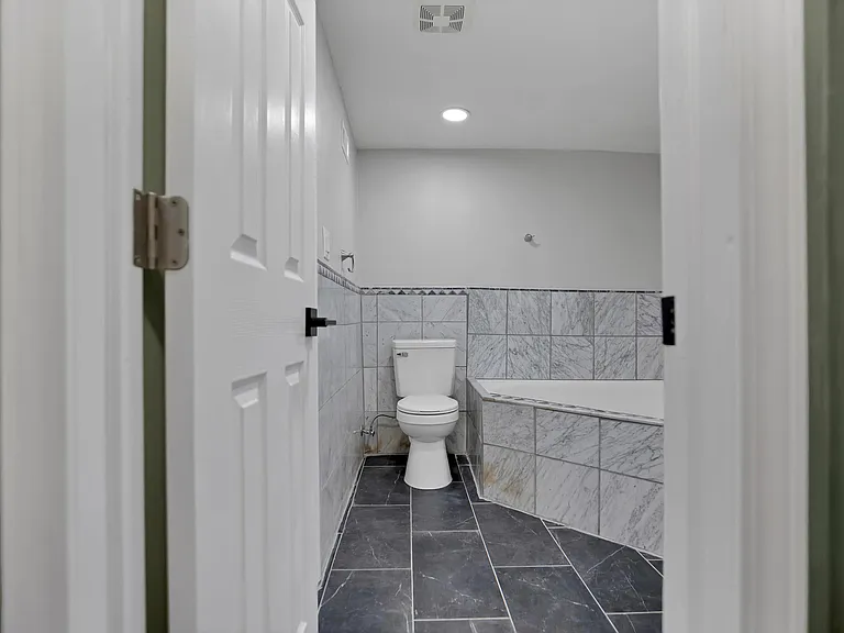 1251 Dellwood Ave — Photo 26