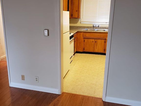 5th image of 207 S 3rd Ave #0