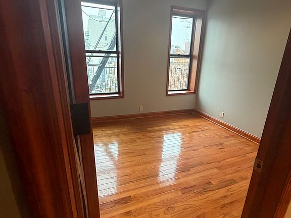 3rd image of 399 Smith St APT 2A