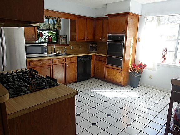 3rd image of 4434 Jefferson St