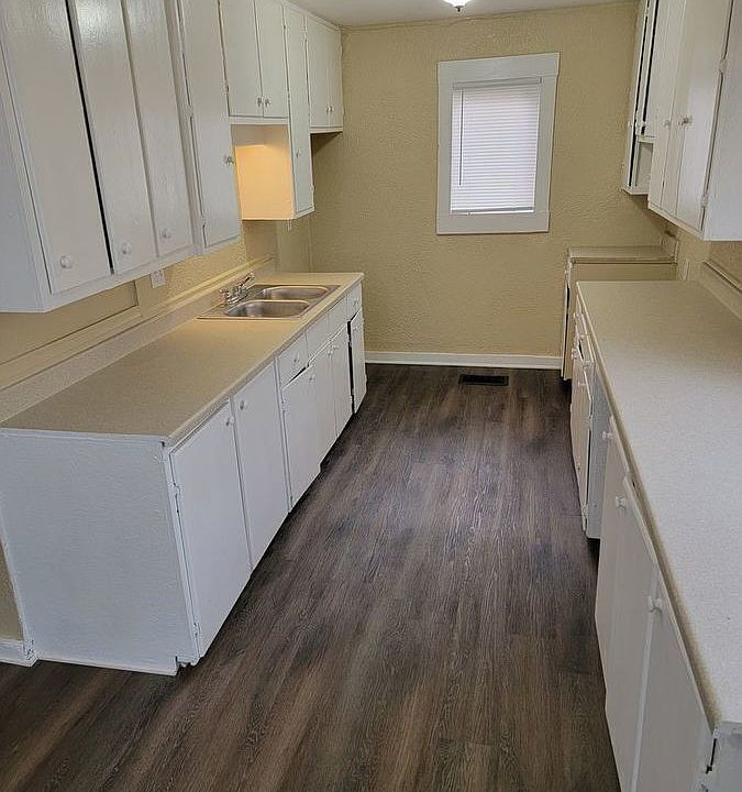 2nd image of 451 N Warman Ave