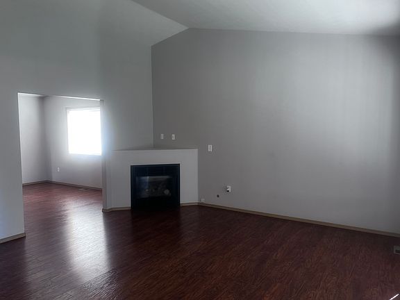 4th image of 11103 79th Ave E