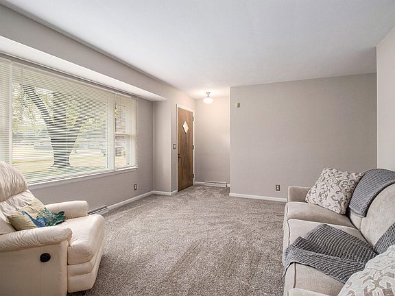 4th image of 142 Leonard Dr