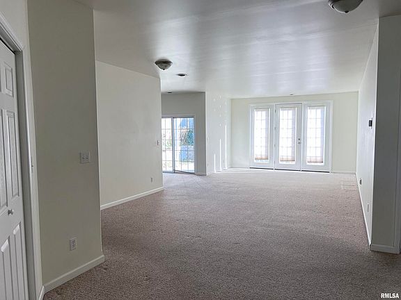 3rd image of 1001 Villa Ct