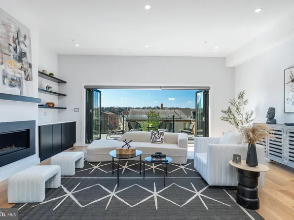 4582 Silverwood St, Philadelphia, PA 19127