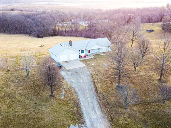 15715 Eden Dr, Savannah, MO 64485