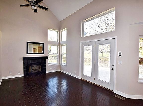 5th image of 7 Churchill Ct