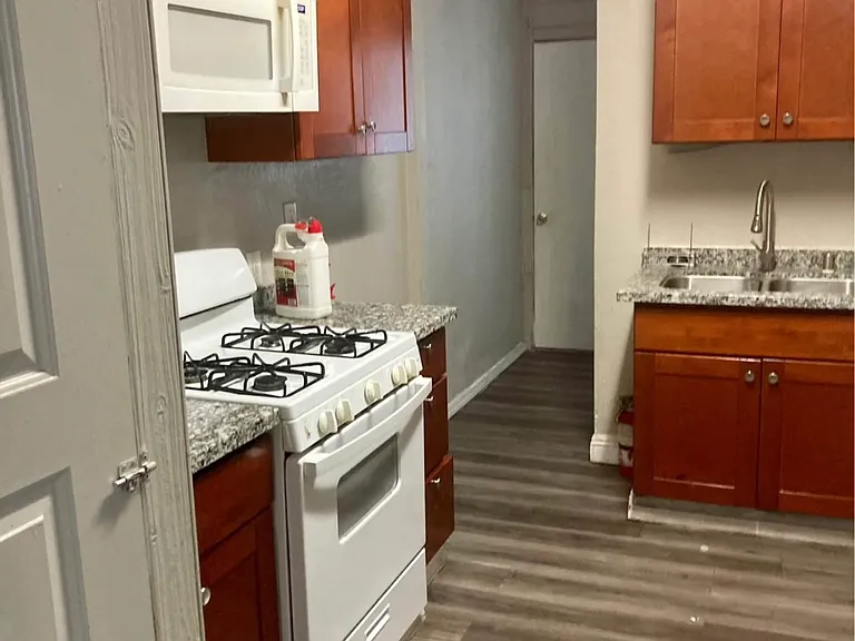 610 E Oak St #610 — Photo 5