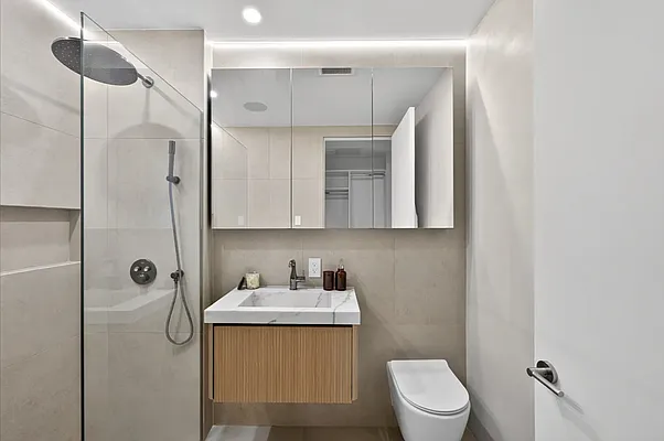 Bathroom, photo 1