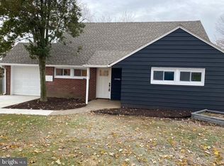 29 Hillside Rd, Levittown, PA 19056