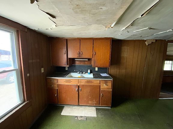 3rd image of 214 W North St