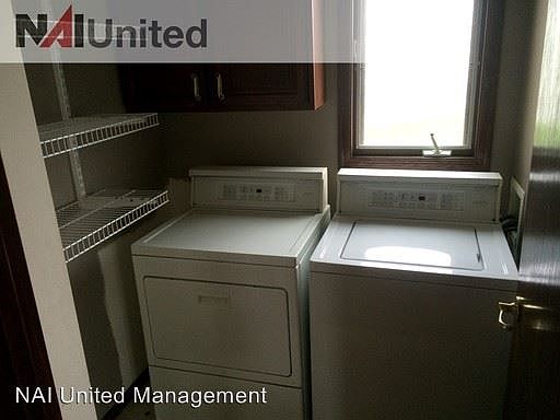 3rd image of 4805 Oxford Dr
