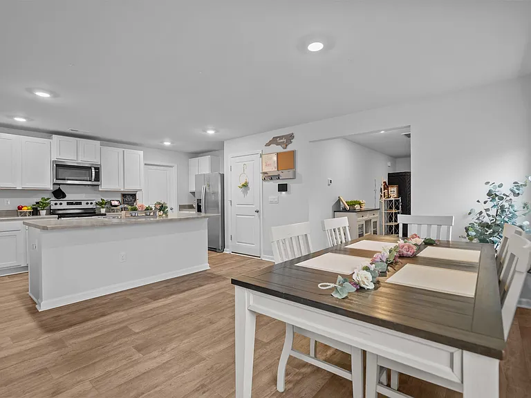 402 Folkstone Rd — Photo 5