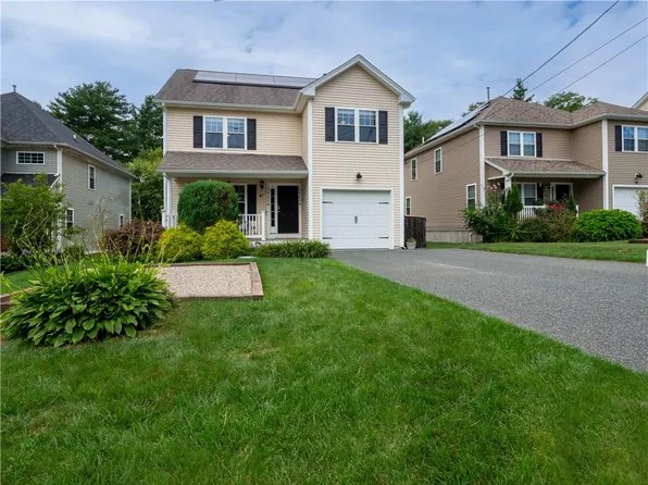 41 Hickory Rd, Cumberland, RI 02864