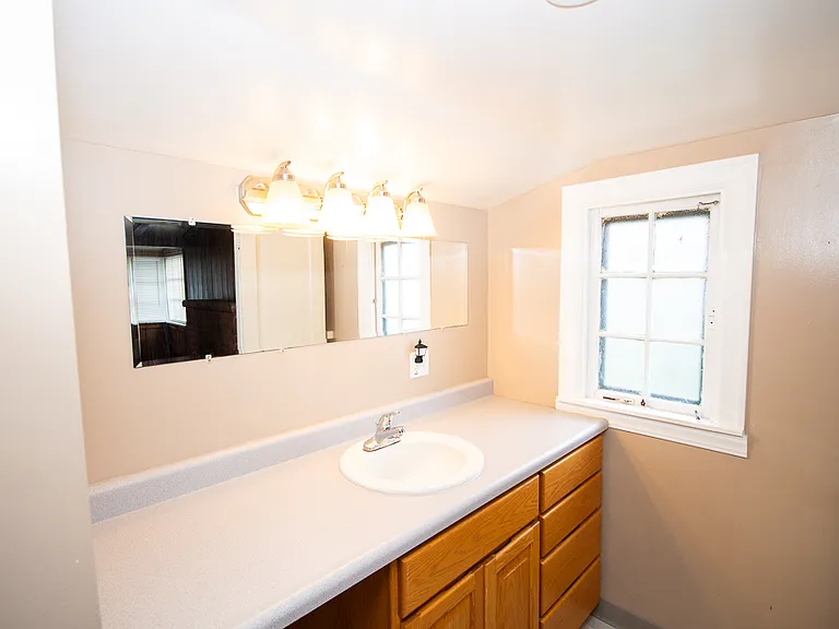 457 SW Washington Ave #8 — Photo 13