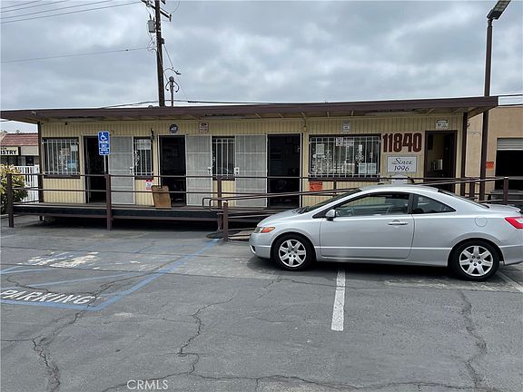 3rd image of 11840 Carson St