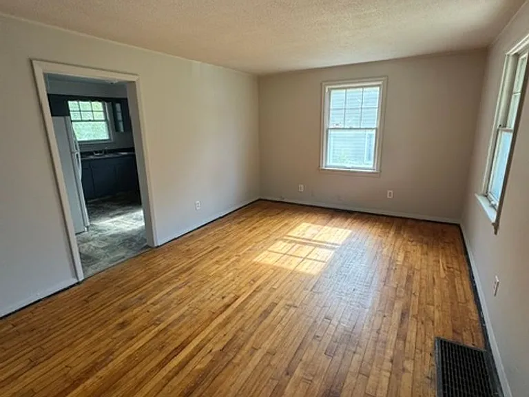 3431 Raymond St — Photo 2
