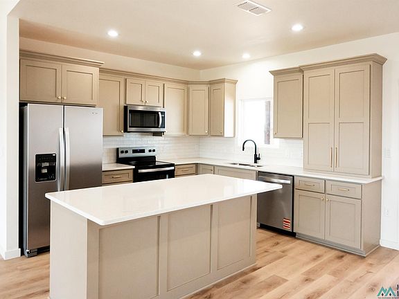 4th image of 208 Primrose Point