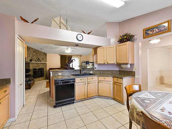 3rd image of 2550 Eiffel Cir W