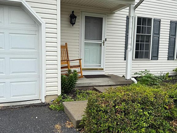 2nd image of 3948 Laurel Run