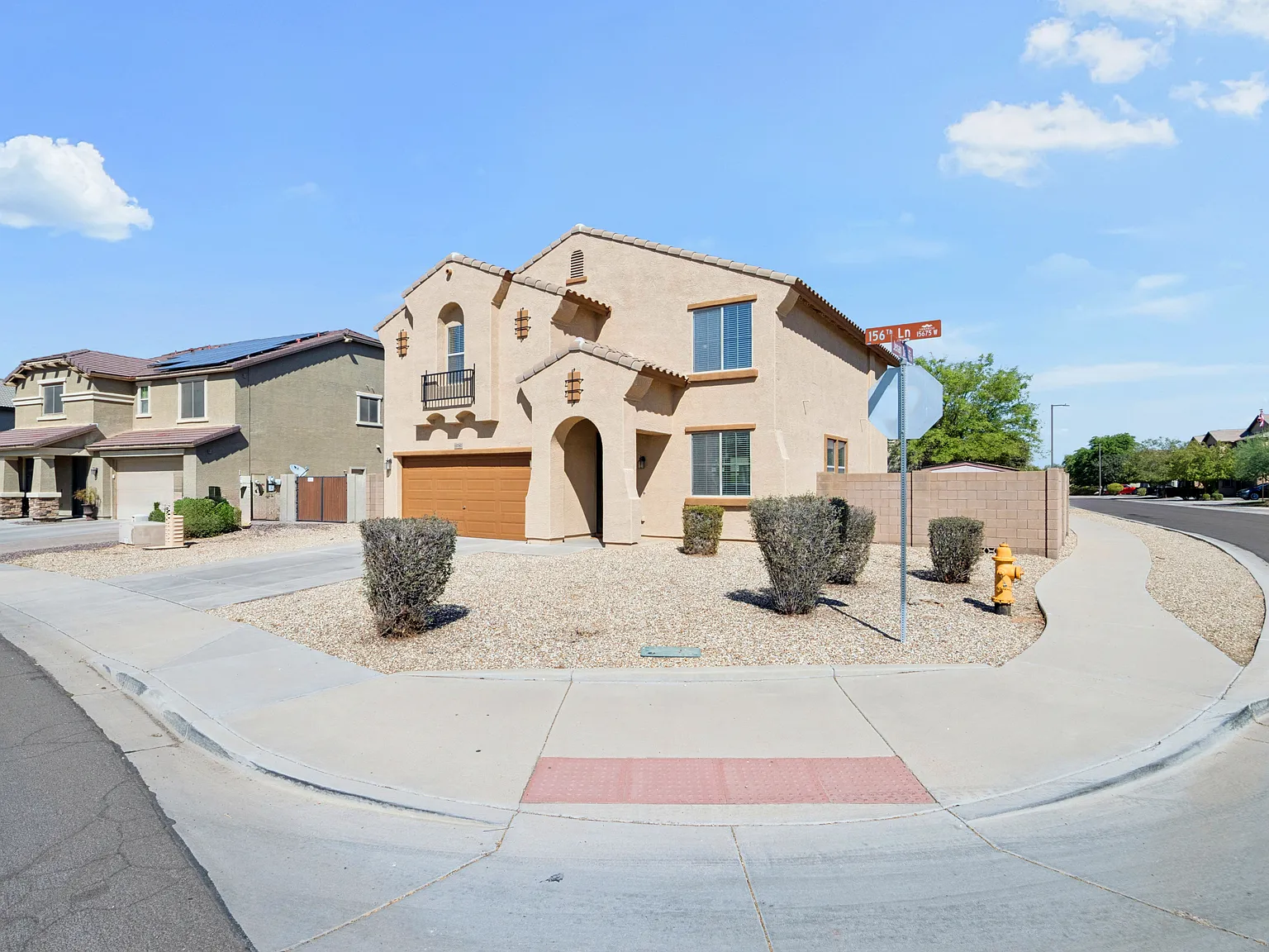 3 bed, 2.5 bath, 2466 sqft, $2,150 — Photo 2