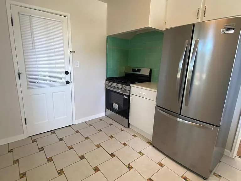 2414-16 Monroe Ave #2416 — Photo 7