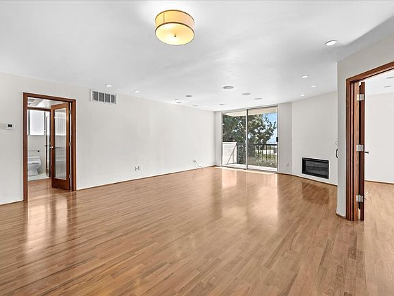 5th image of 8530 Holloway Dr APT 306