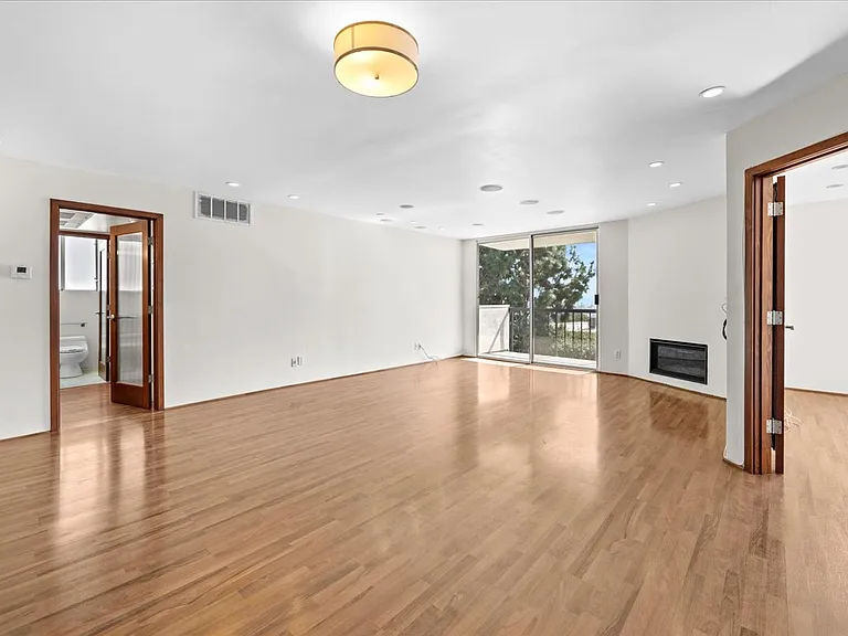 8530 Holloway Dr #306 — Photo 5